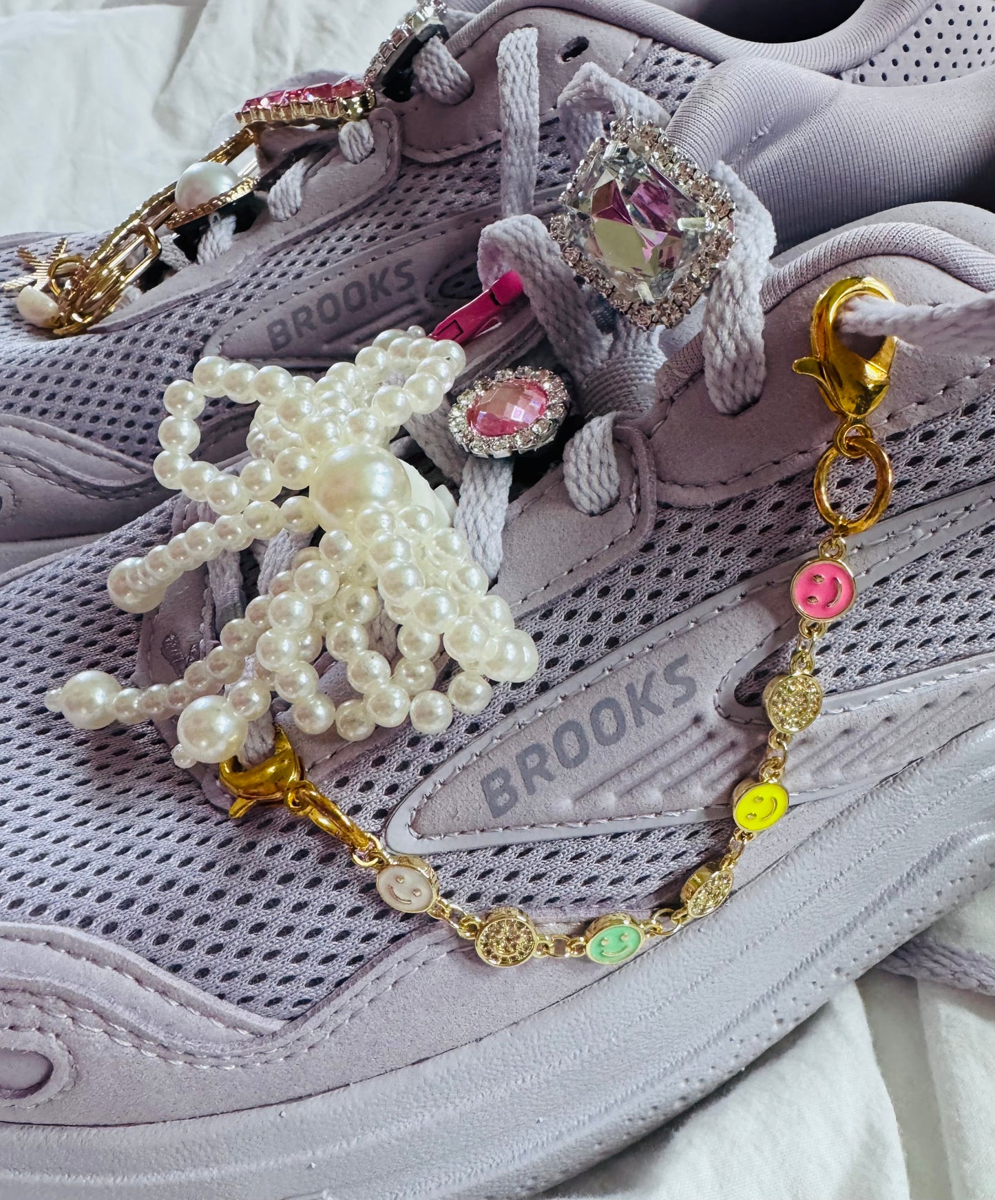 Max Mystery Shoe Charm Set